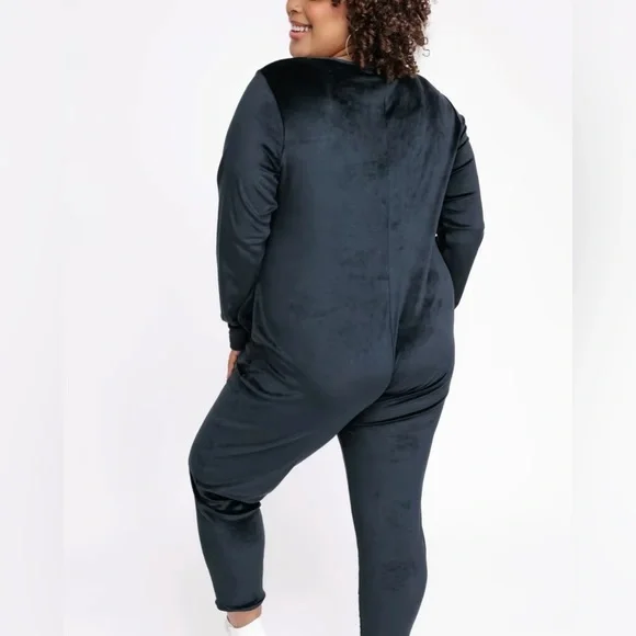 🆕🖤NEW SMASH + TESS VELOUR ROMPER 🖤🆕 - Picture 5 of 10